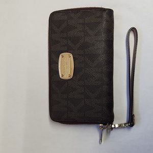 MICHAEL Michael Kors large logo & leather wristlet